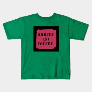 Audere est Facere - Latin Phrase in Viva Magenta Kids T-Shirt